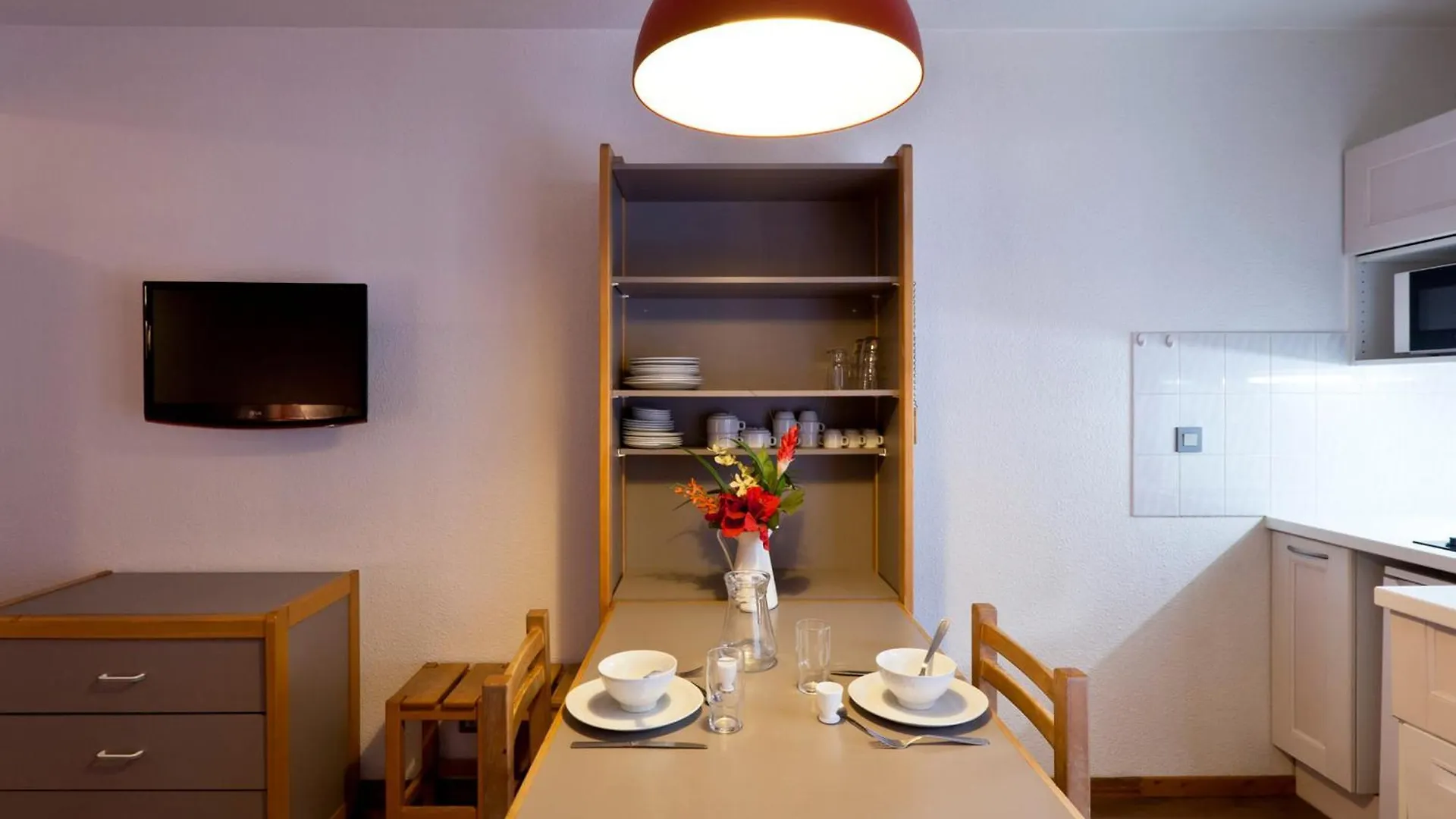 Studio Avec Balcon Sud Et Wifi Au Centre De Brides-Les-Bains, Proche Thermes Et Telecabine - Fr-1-512-54 Apartment